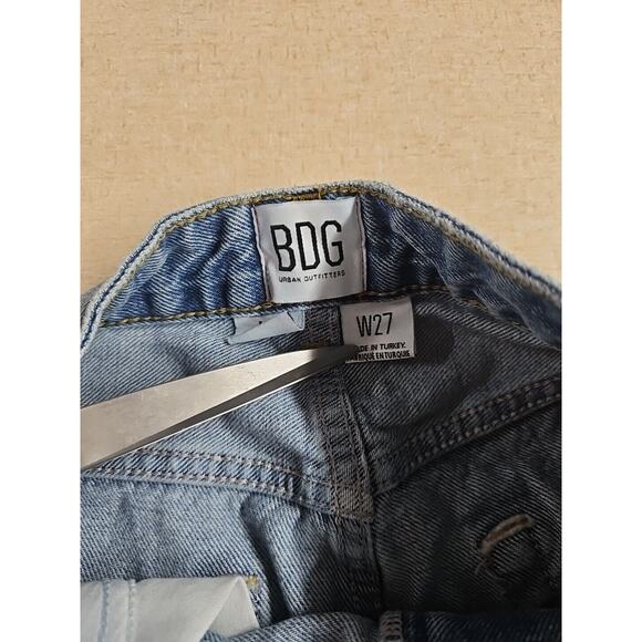 BDG Urban Outfitters 90s Jeans Size 27 Baggy Light Wash Mom Distressed Blue - Picture 6 of 8